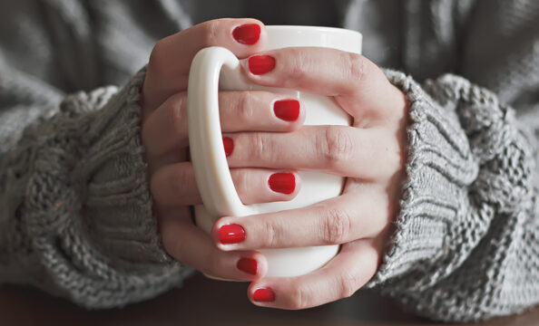 ¿Qué Significa Soñar Que Se Te Caen Las Uñas Postizas?